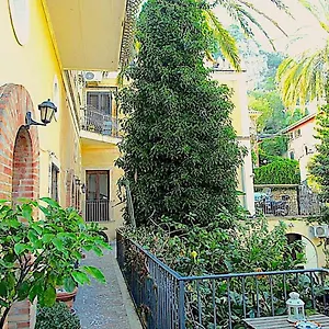 https://arche-apartment.taorminaitalyhotels.com